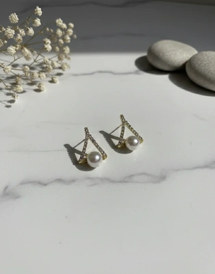 Lustre Drop Pearl Stud Earrings