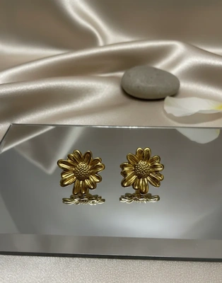Gold Daisy Stud Earrings