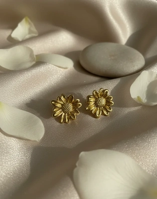 Gold Daisy Stud Earrings
